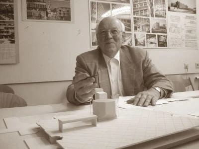 Franz Kießling bei seiner Arbeit im Architekturbüro
